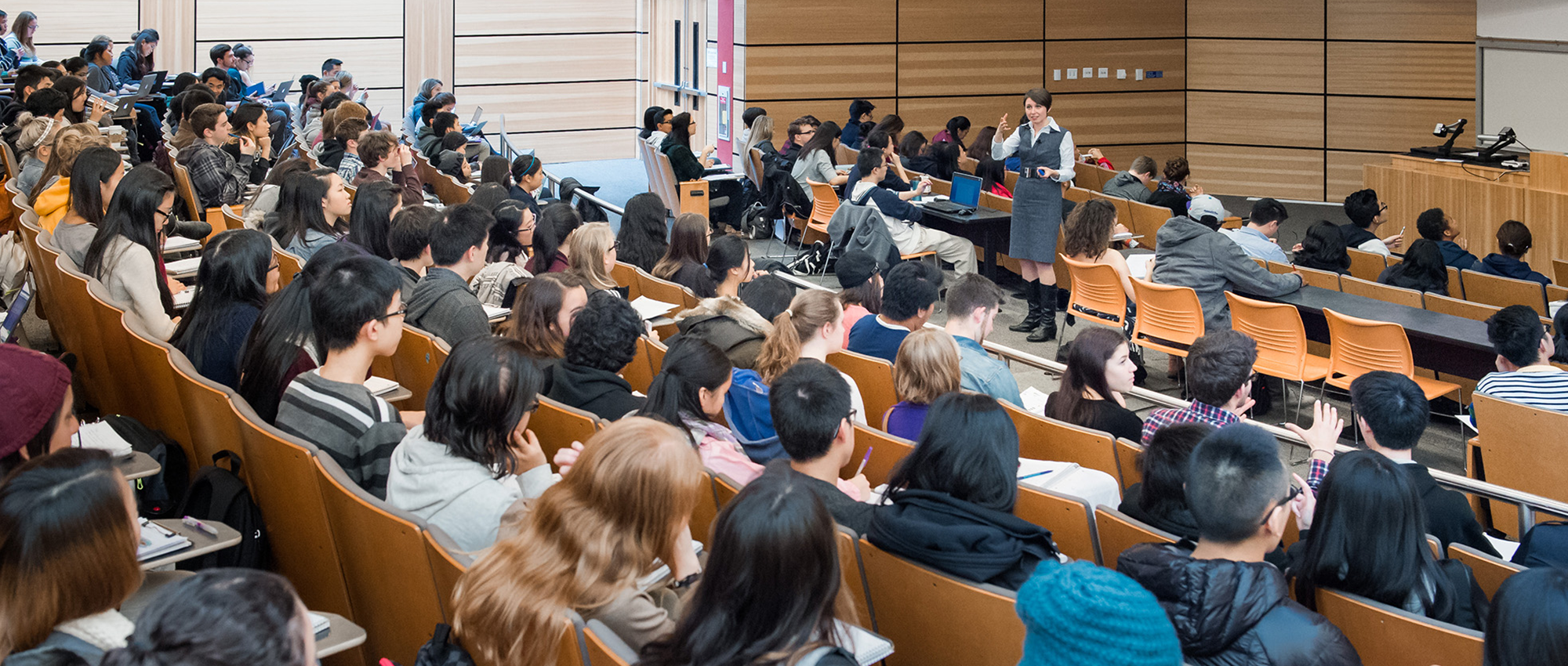 Dr. Catherine Rawn instructing a UBC psychology class